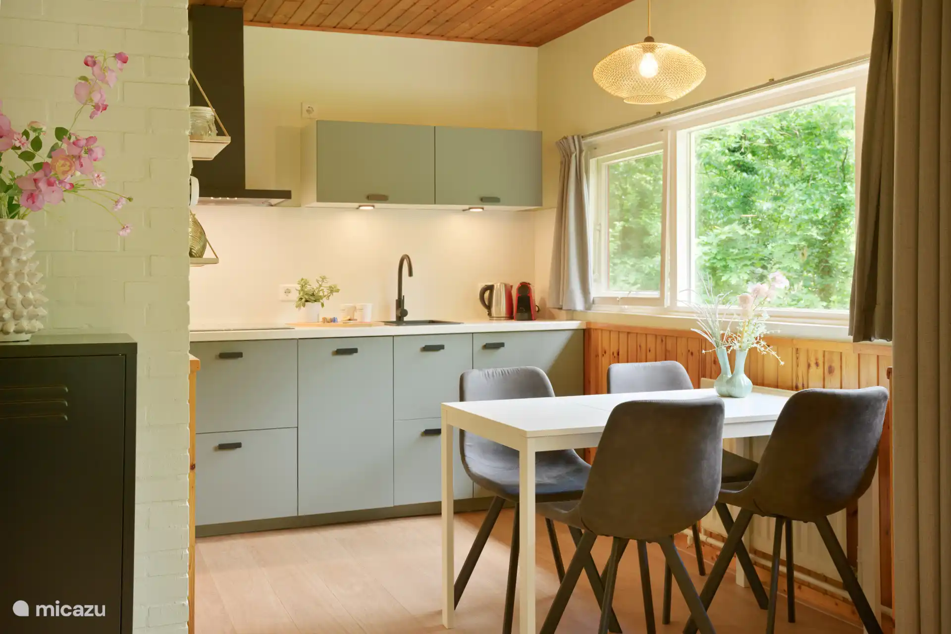 Cuisine avec coin repas