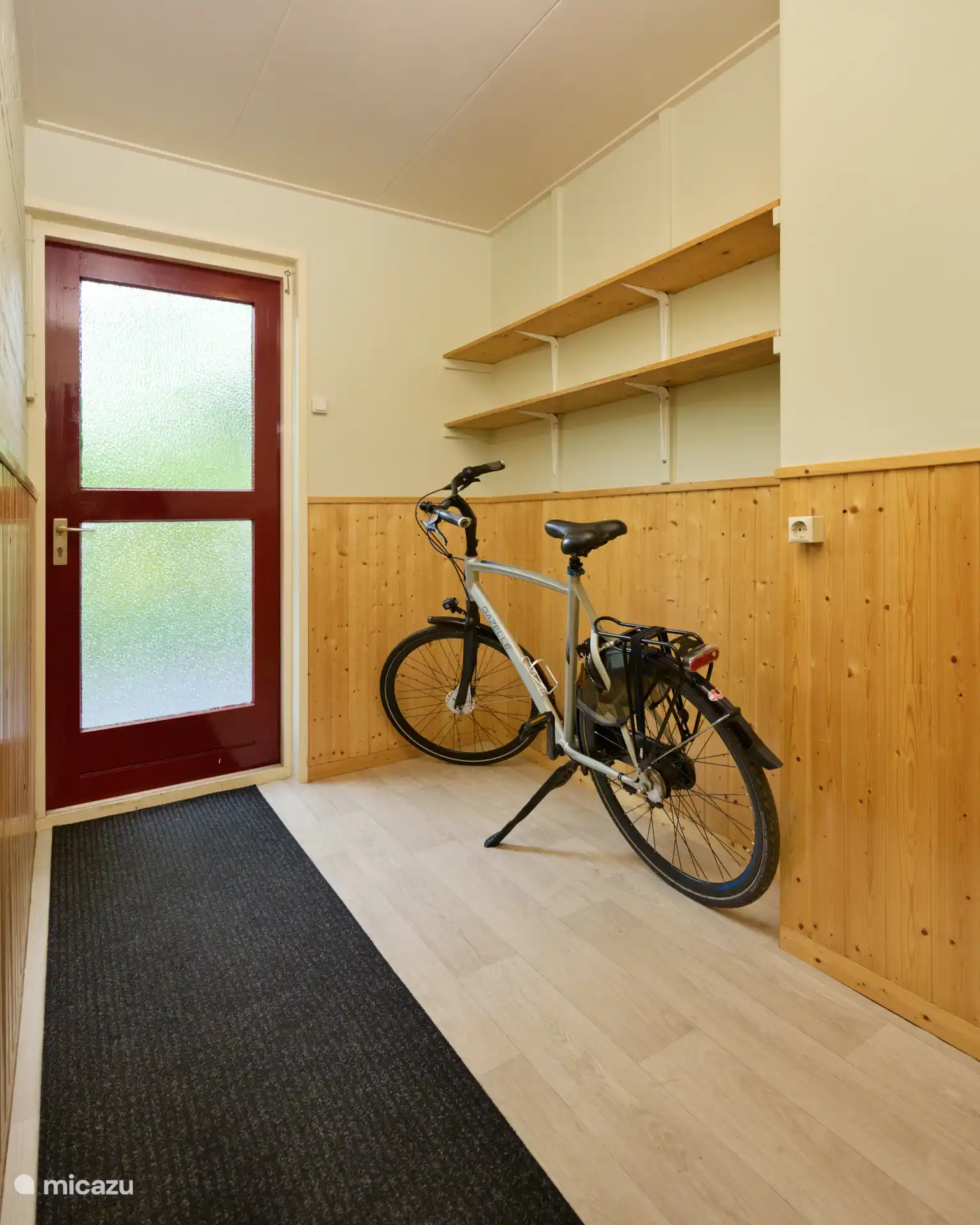 L’entrée arrière, où le vélo peut également être garé