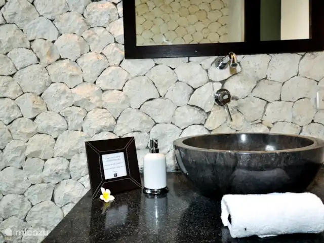 Villa Bossi @ Tanguwesia en Indonesia, Bali, Selat-Buleleng - villa Baño