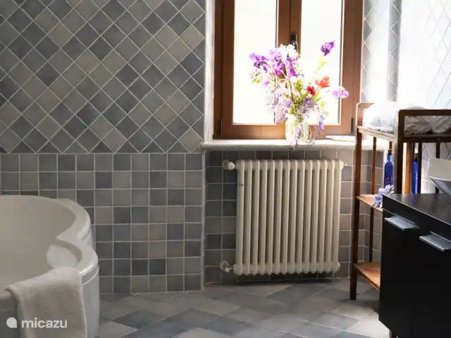 Vignot & Vin | Italie, Piémont, Costigliole d'Asti - maison de vacances SALLE DE BAIN AVEC BAIGNOIRE