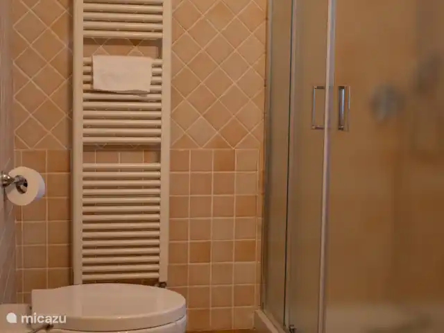 Vignot & Vin | Italie, Piémont, Costigliole d'Asti - maison de vacances SALLE DE BAIN AVEC DOUCHE
