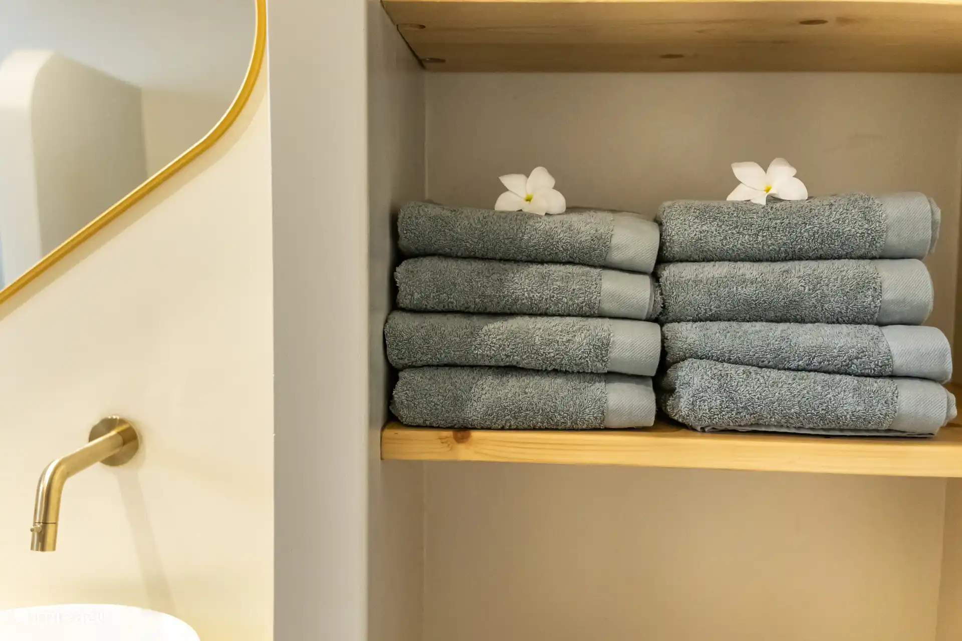 Serviettes (1x serviette de bain, 2x douche, 1x livre d’or pp)