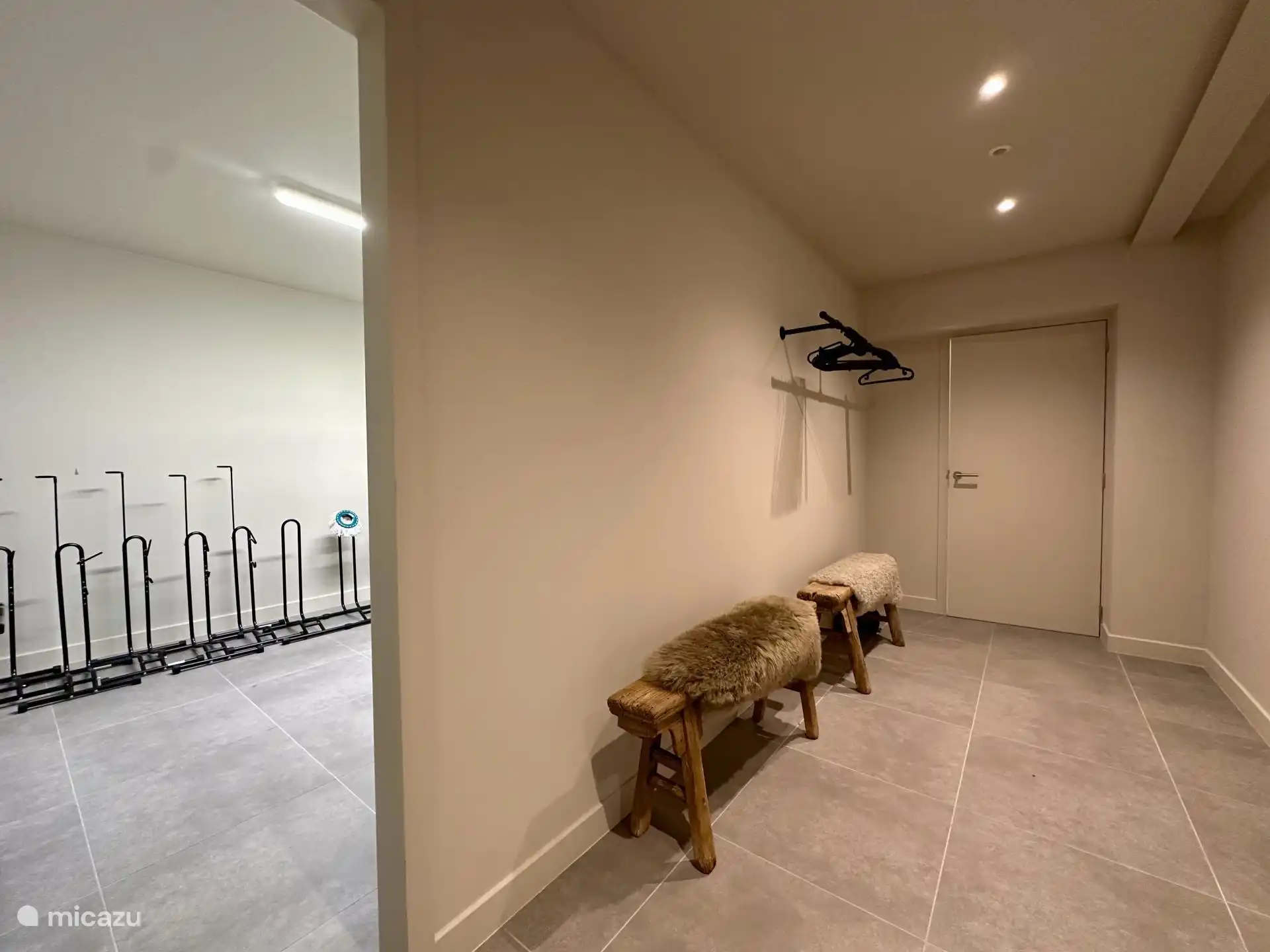 Extra vestaire en fietsenberging 