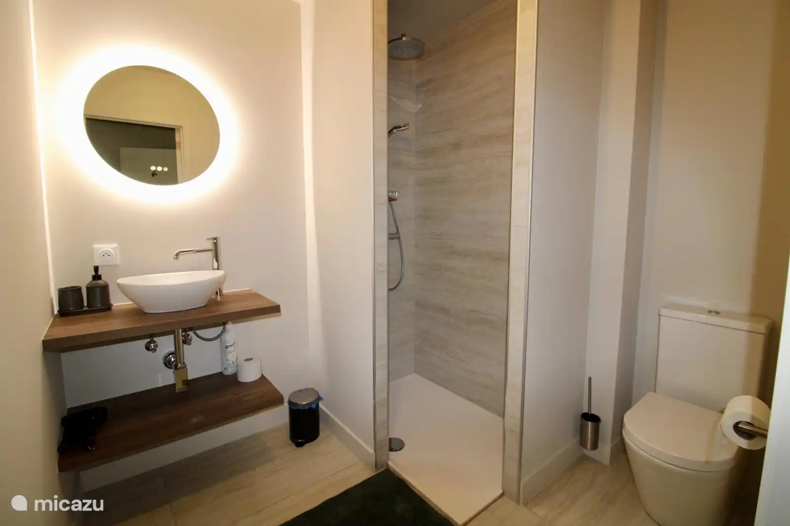 Badkamer bij kamer 3