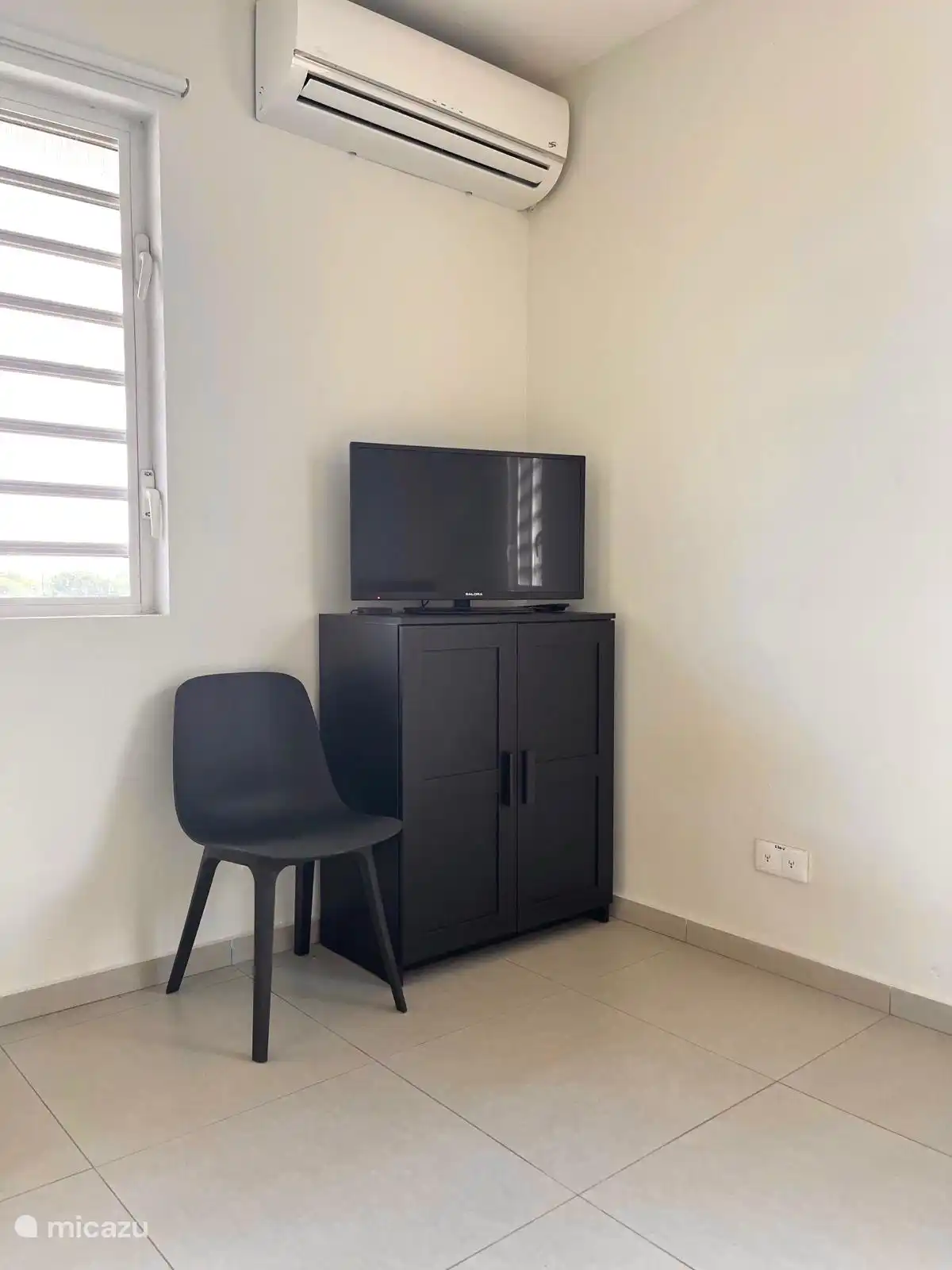 TV in grote slaapkamer