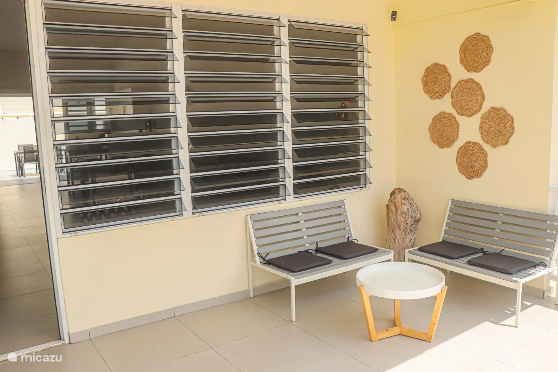 Asiento en la parte delantera, encantador al viento.