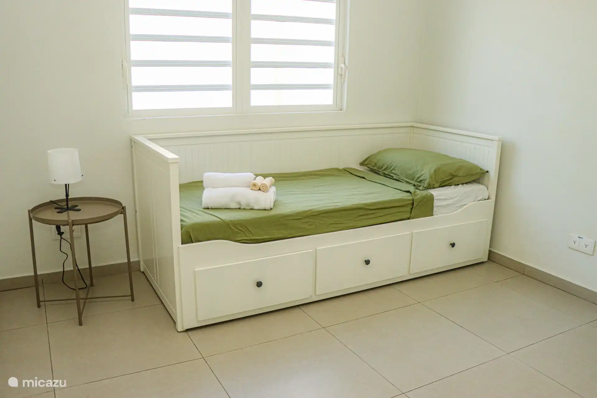 Dormitorio 2 con cama matrimonial o individual, aire acondicionado y armario