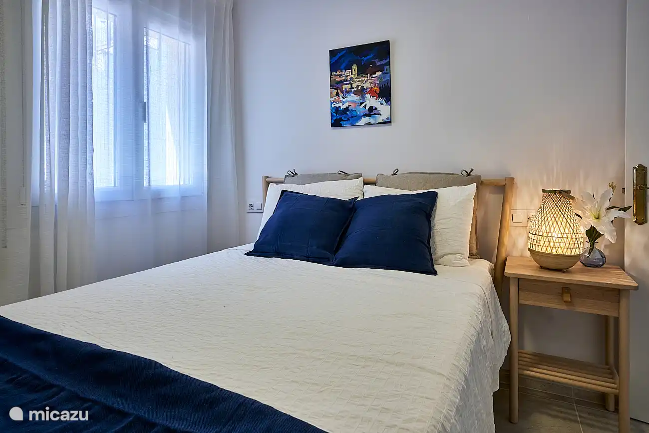 Schlafzimmer mit Doppelbett (140*200) mit Einbauschr&#228;nken. Moskitonetz am Fenster zur Verf&#252;gung gestellt.