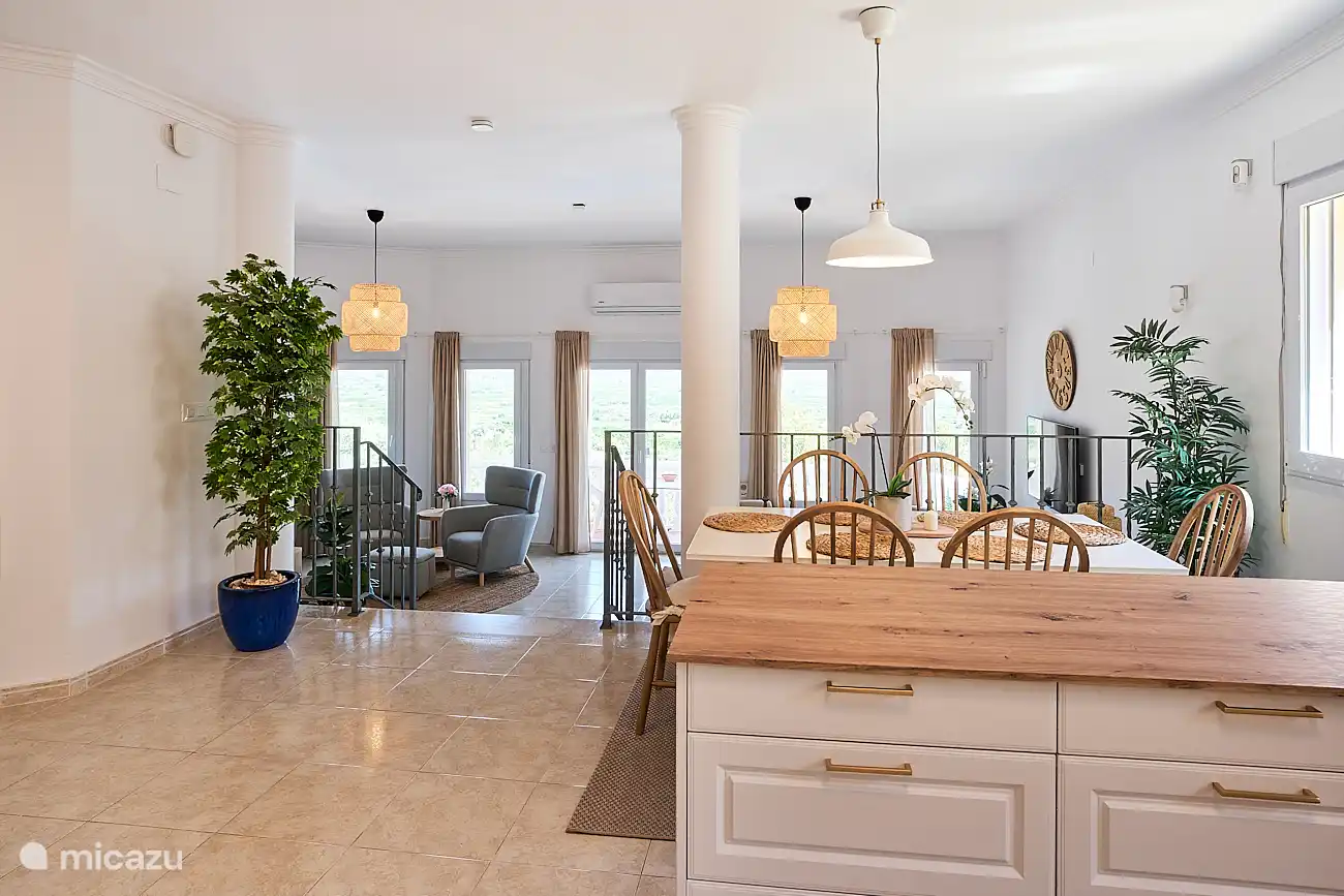 Essbereich in der N&#228;he der offenen K&#252;che