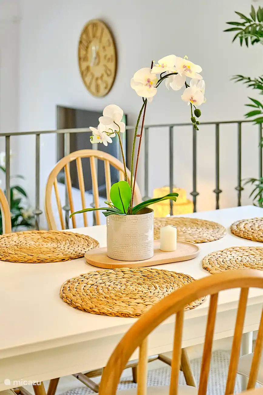 Essbereich in der N&#228;he der offenen K&#252;che