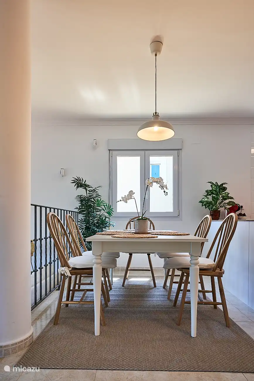 Essbereich in der N&#228;he der offenen K&#252;che