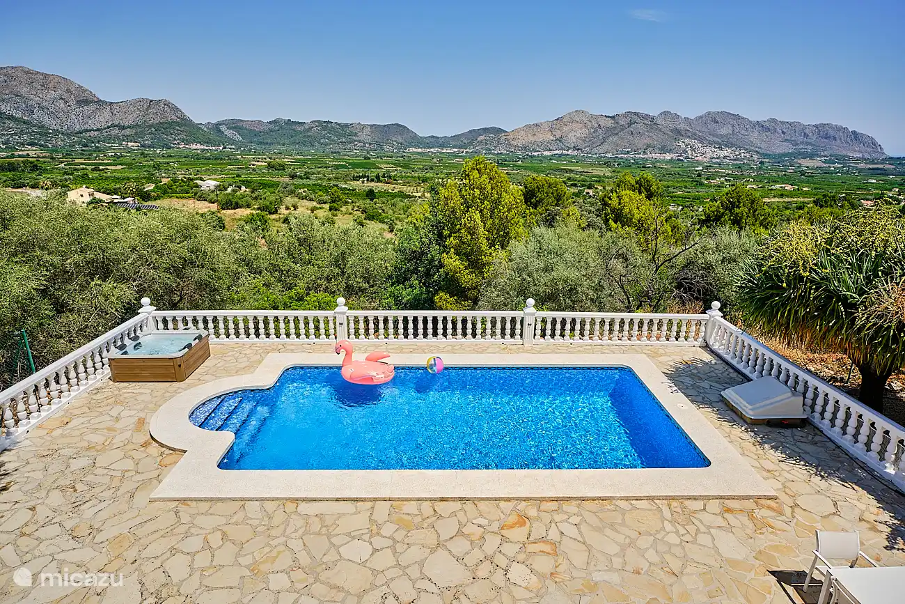 Privater Pool und Whirlpool mit Glasfaser-WIFI-Abdeckung