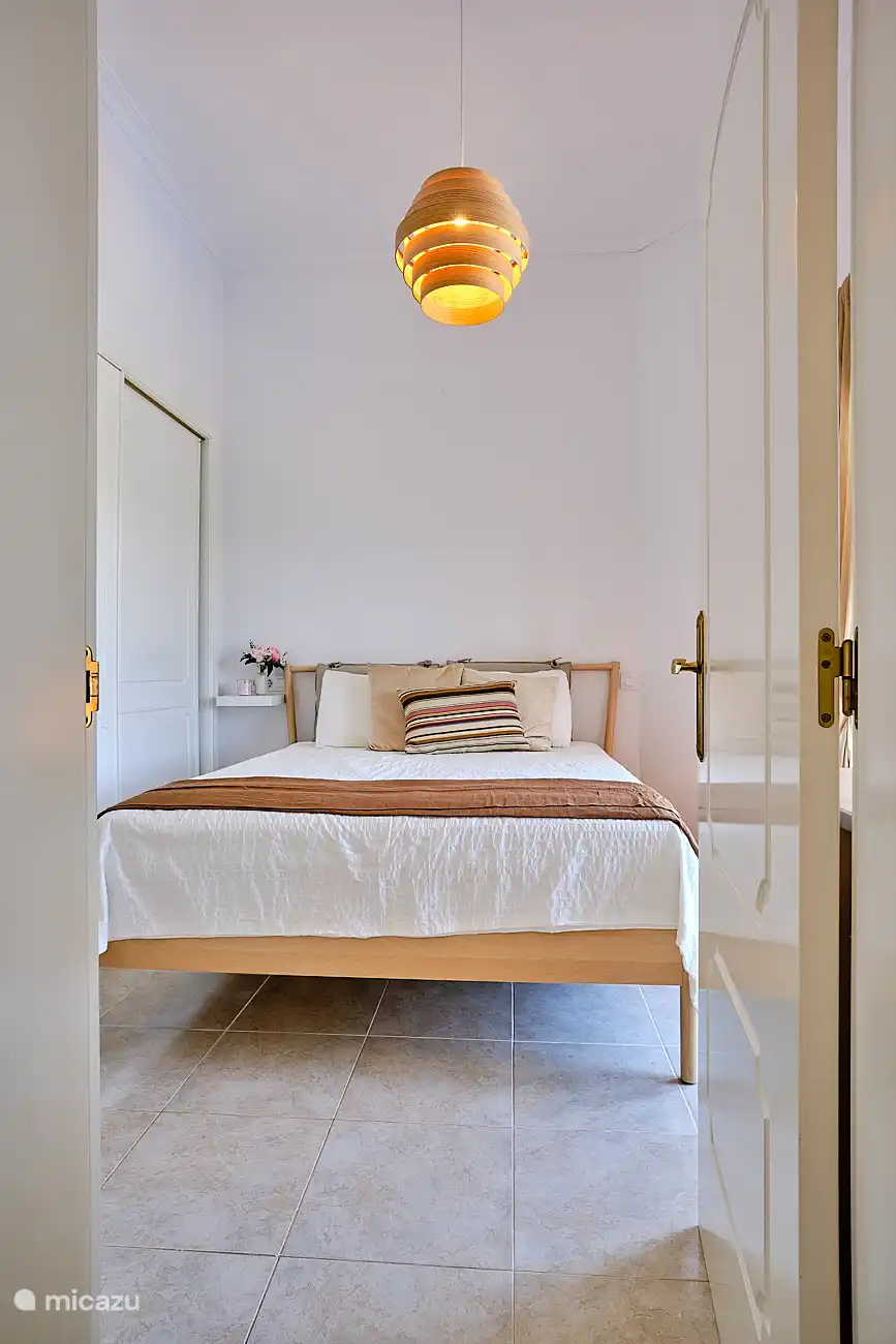 Hauptschlafzimmer 180x200 mit Einbauschr&#228;nken und eigenem Bad. 