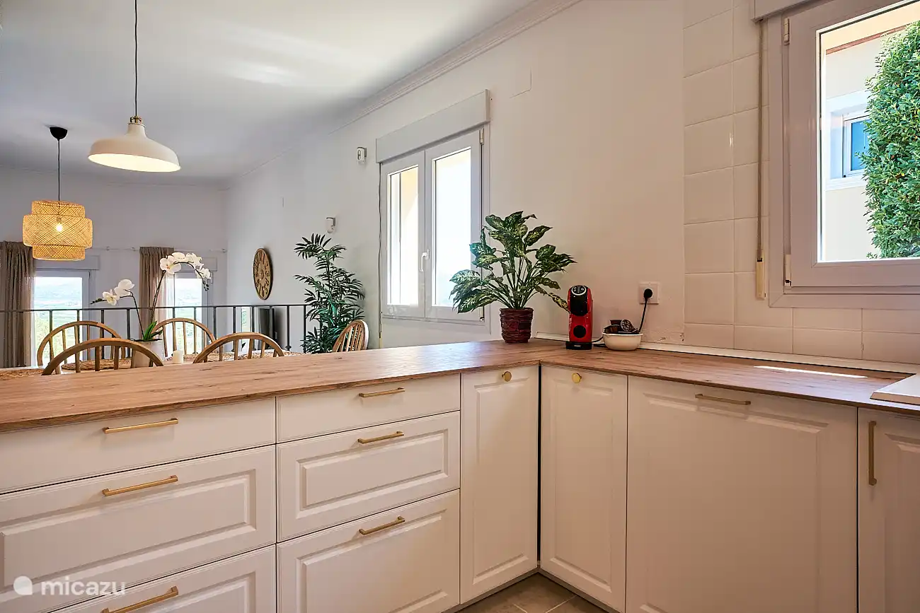 K&#252;cheninsel mit Dolce Gusto Espressomaschine