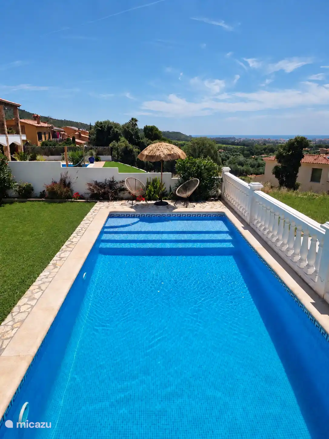 Schwimmbad + Terrasse