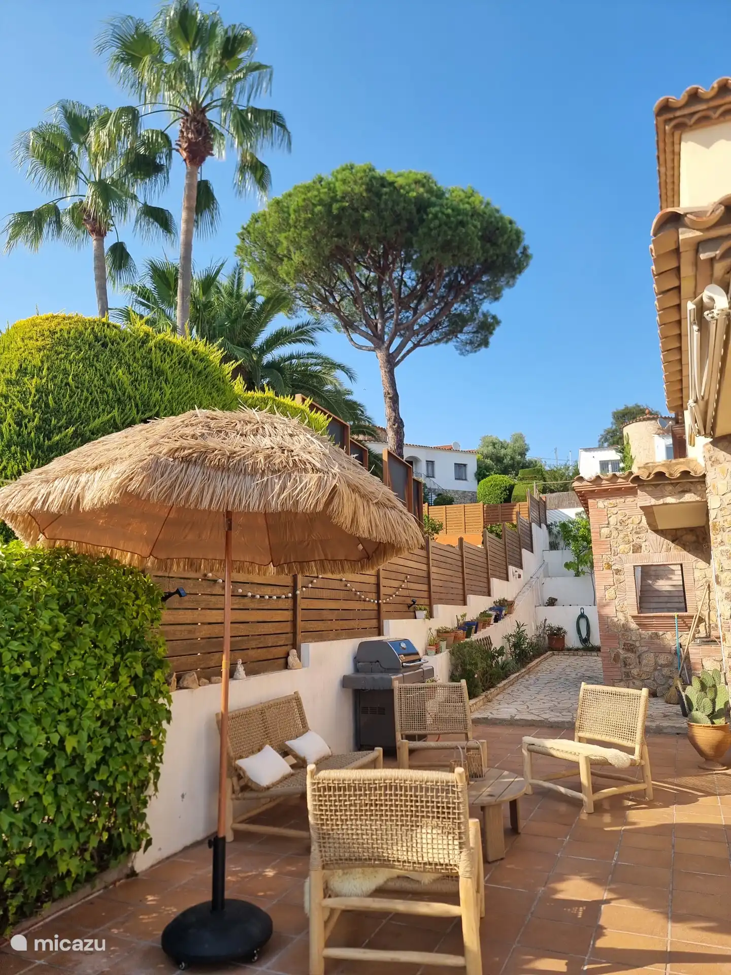 Terrace with seating for drinks