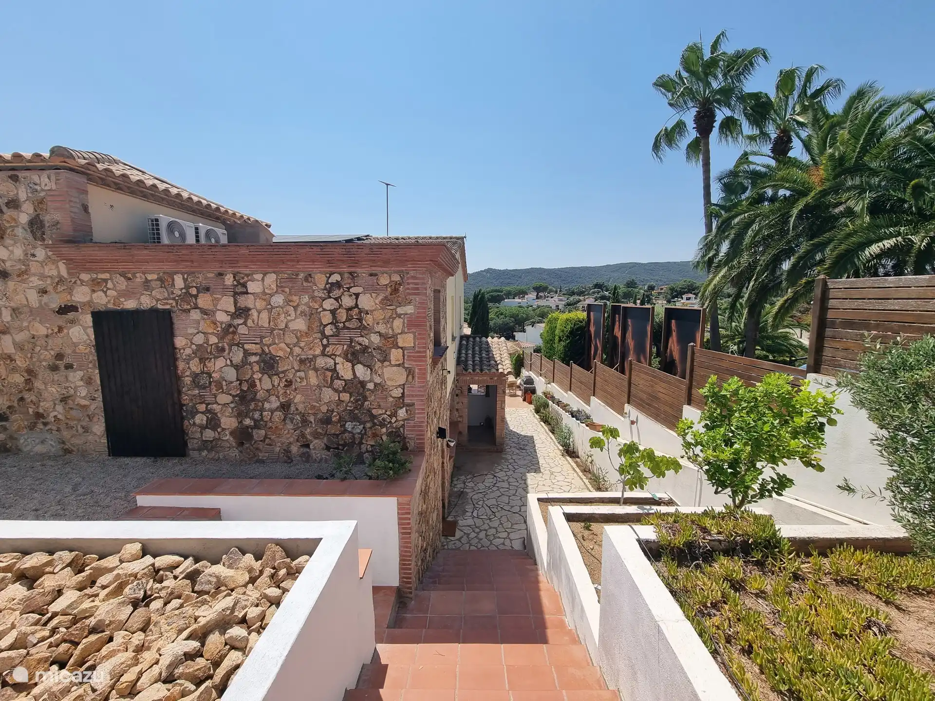 Entrance/front of house