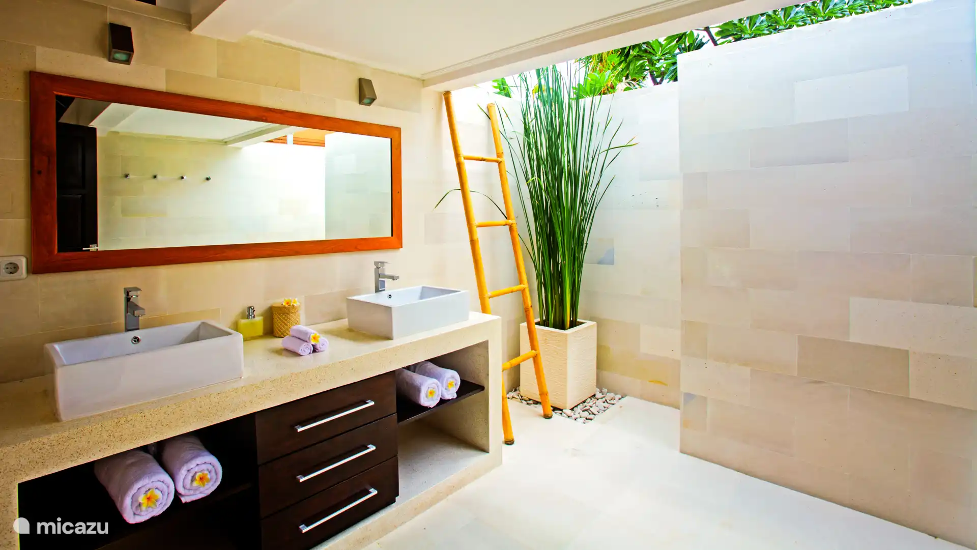 Badezimmer, halboffen