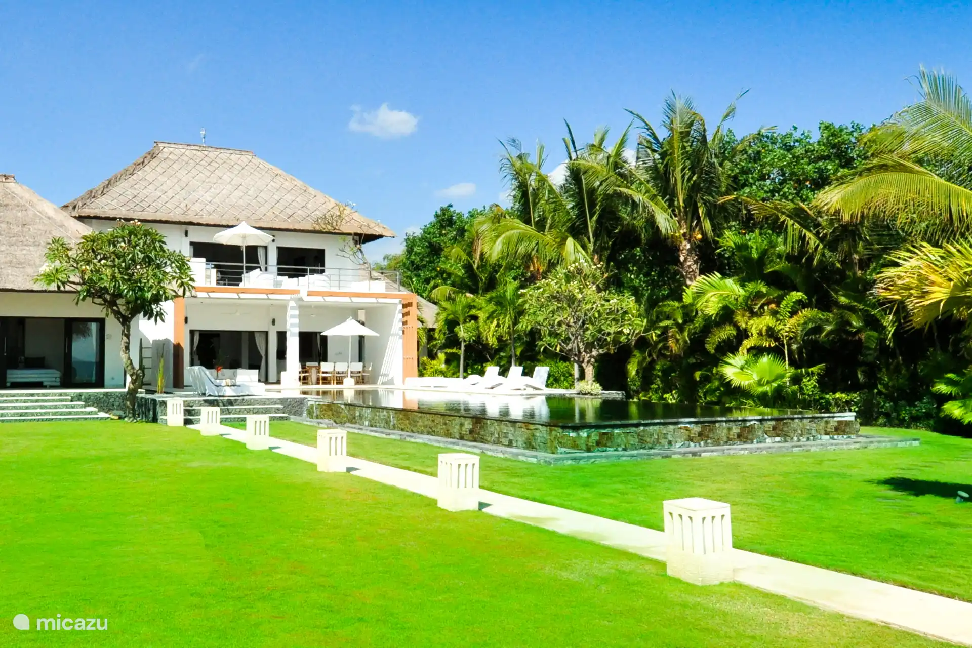 Villa Bossi, mit tropischem Garten, am Strand gelegen