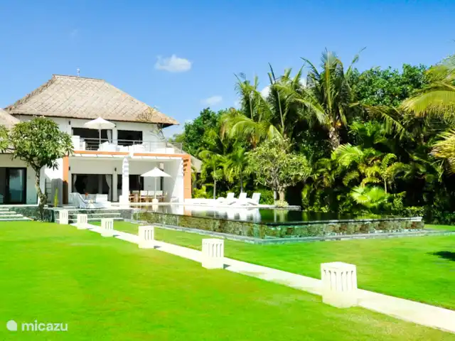 Villa Bossi @ Banjar en Indonesia, Bali, Selat-Buleleng - villa Villa Bossi, con jardín tropical, ubicada en la playa