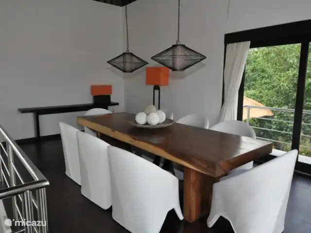 Villa Bossi @ Banjar en Indonesia, Bali, Selat-Buleleng - villa Mesa de comedor adicional en el piso superior para cenar bien