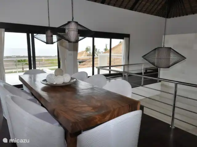 Villa Bossi @ Banjar en Indonesia, Bali, Selat-Buleleng - villa Comedor adicional en la planta superior