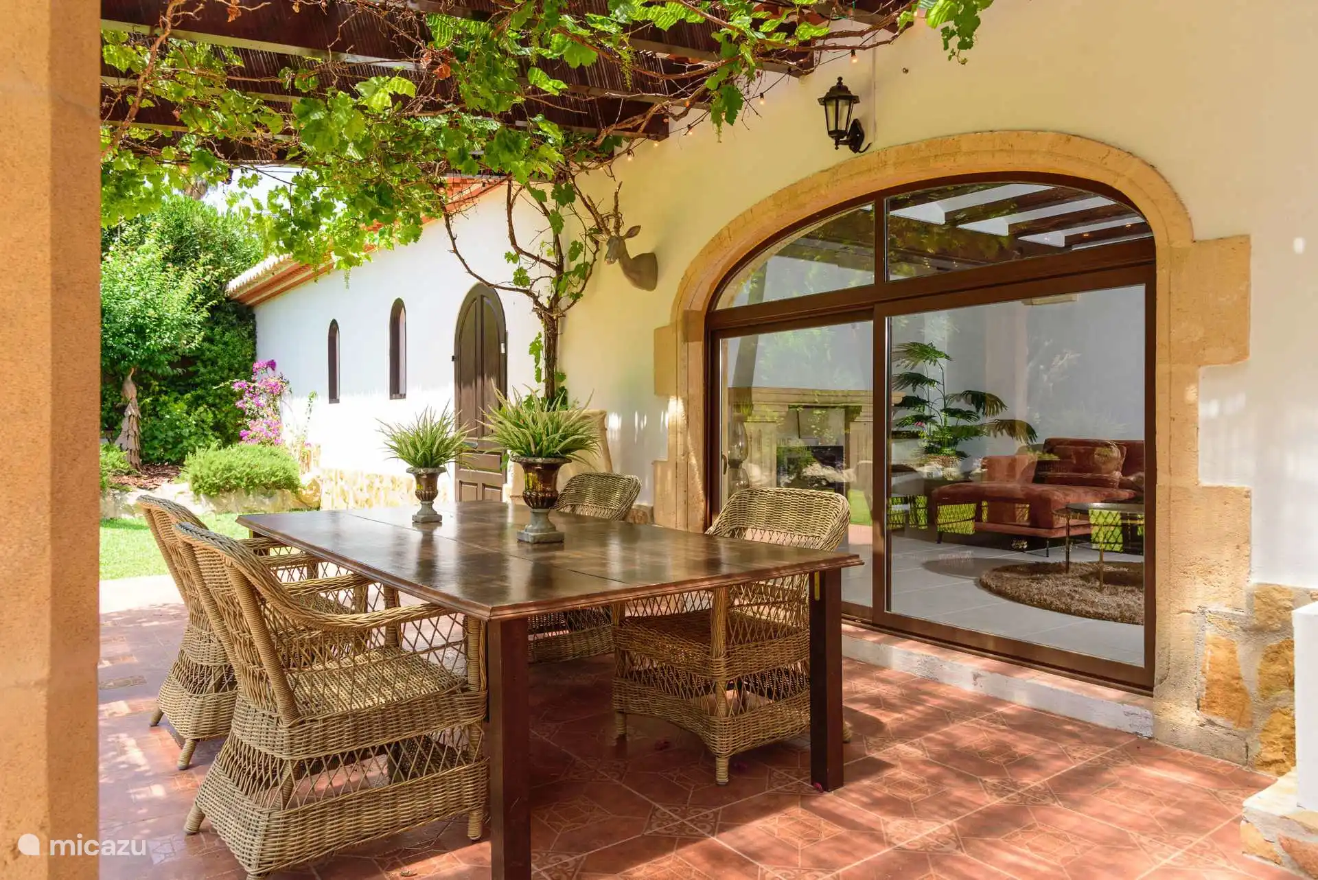 Villa Mariposa Naya mit schöner Terrasse 