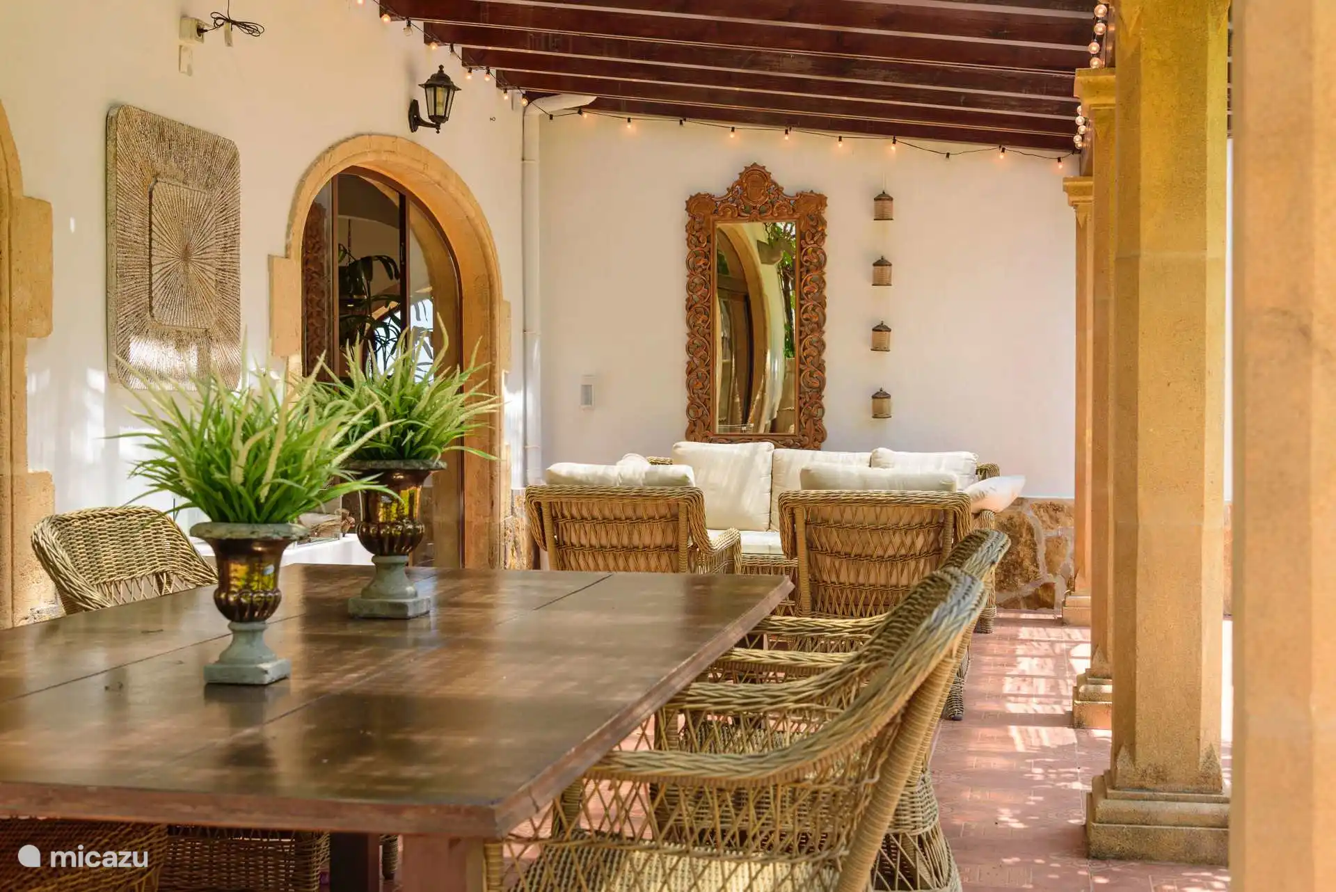 Villa Mariposa Naya mit schöner Terrasse 