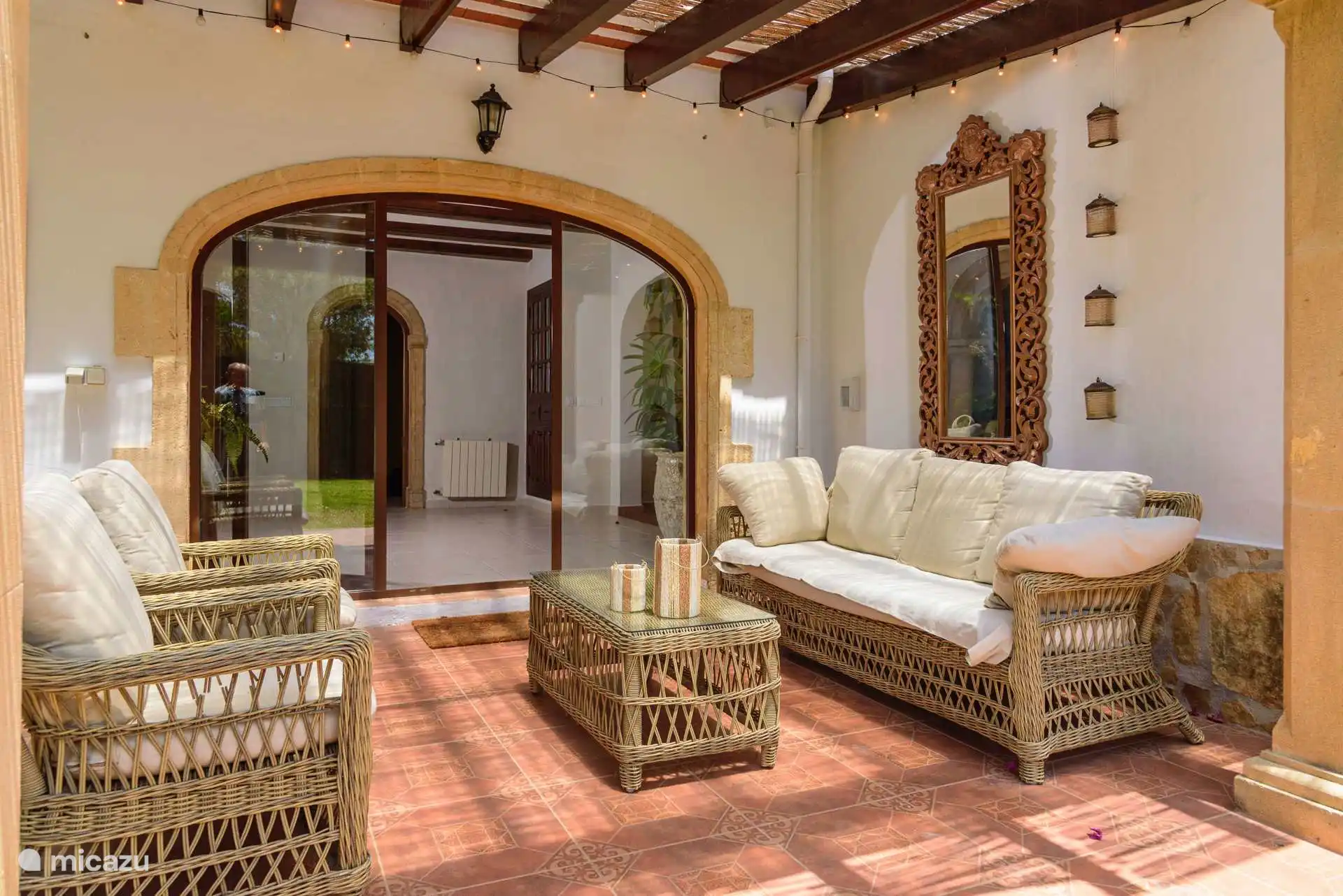 Villa Mariposa Naya mit schöner Terrasse 