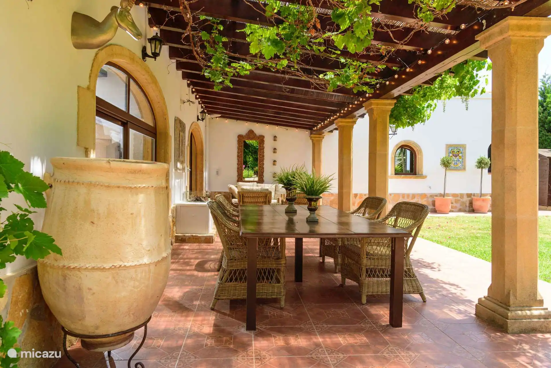 Villa Mariposa Naya mit schöner Terrasse 