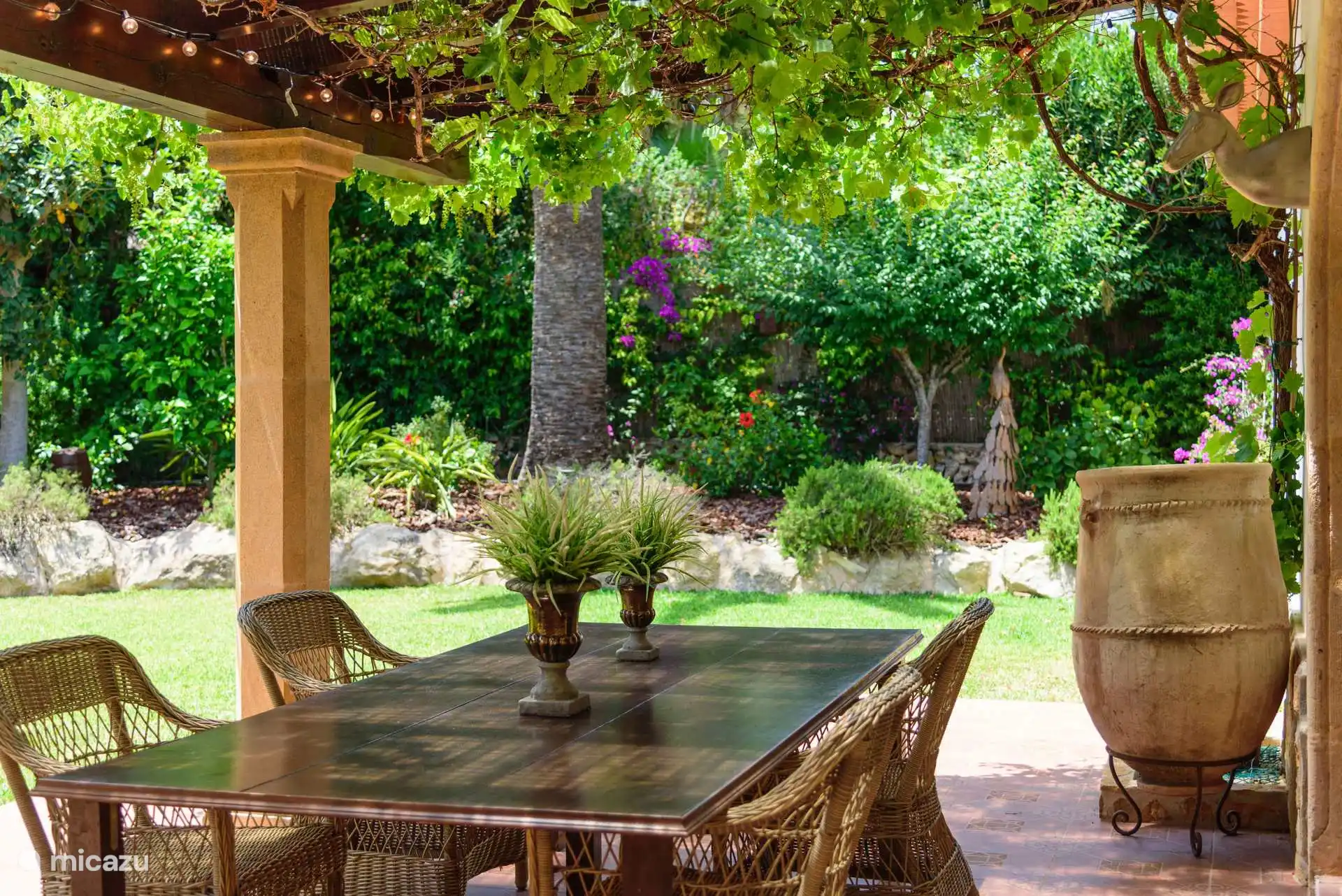 Villa Mariposa Naya mit schöner Terrasse 