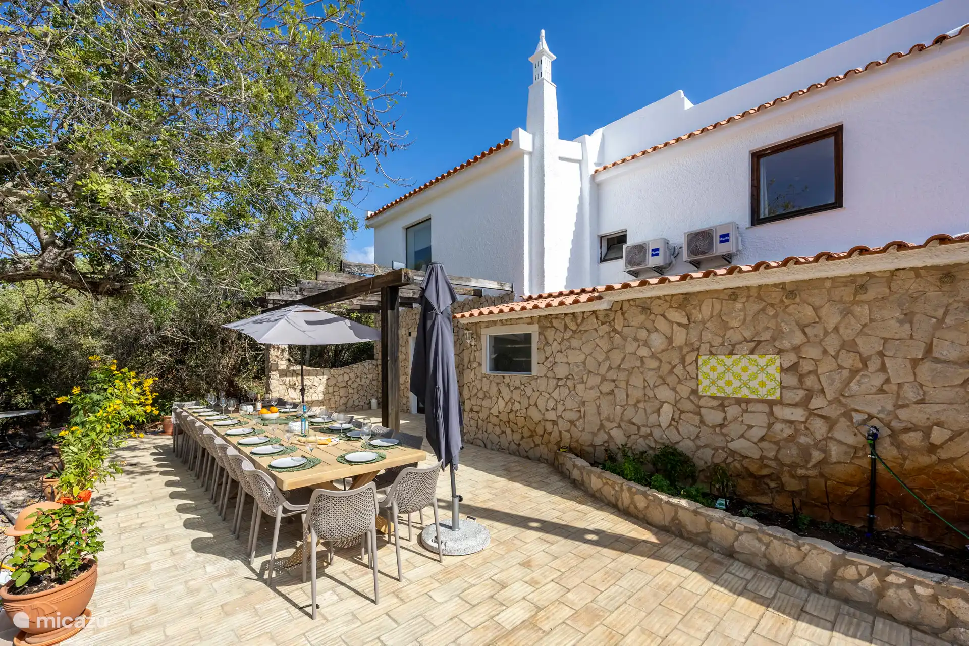 Esstisch für den Außenbereich 