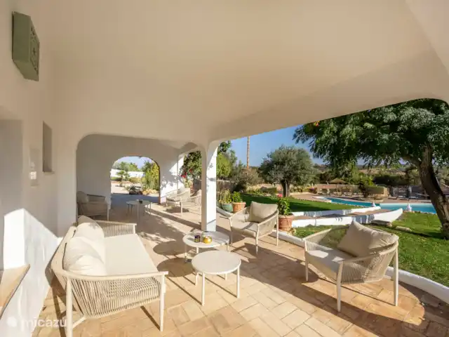 Casa da Paz en Portugal, Algarve, Pêra - villa Asiento frente a la casa