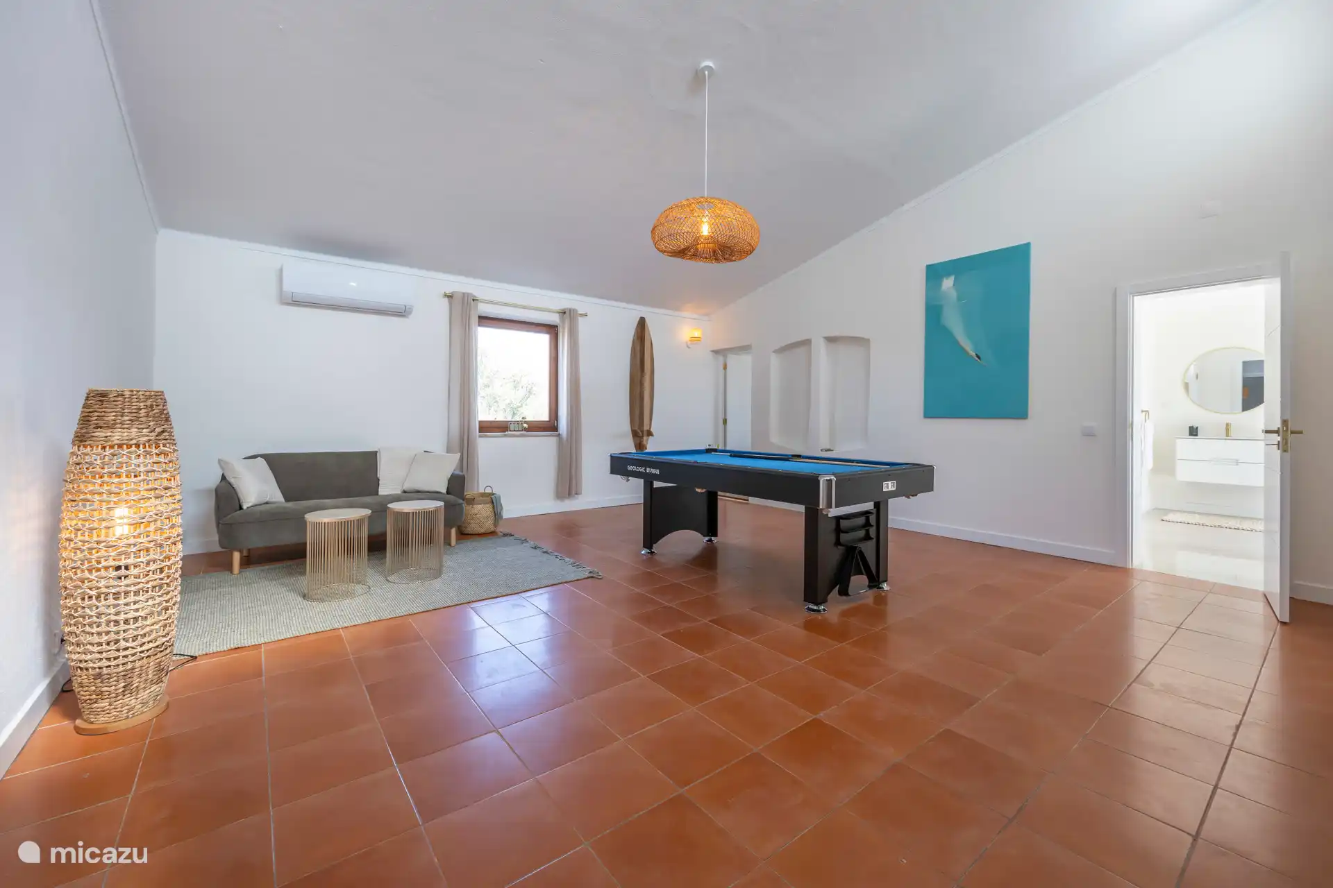 Spielzimmer mit Billardtisch