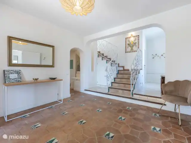 Casa da Paz en Portugal, Algarve, Pêra - villa Vestíbulo con escaleras hasta la cima