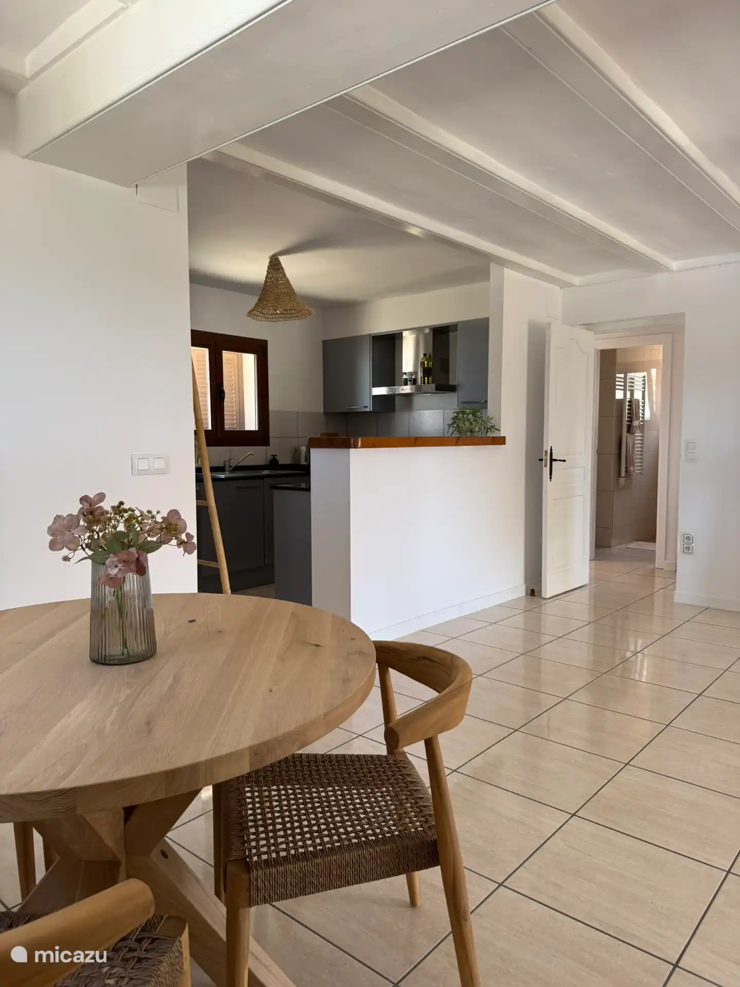 Salon/cuisine appartement rez-de-chaussée