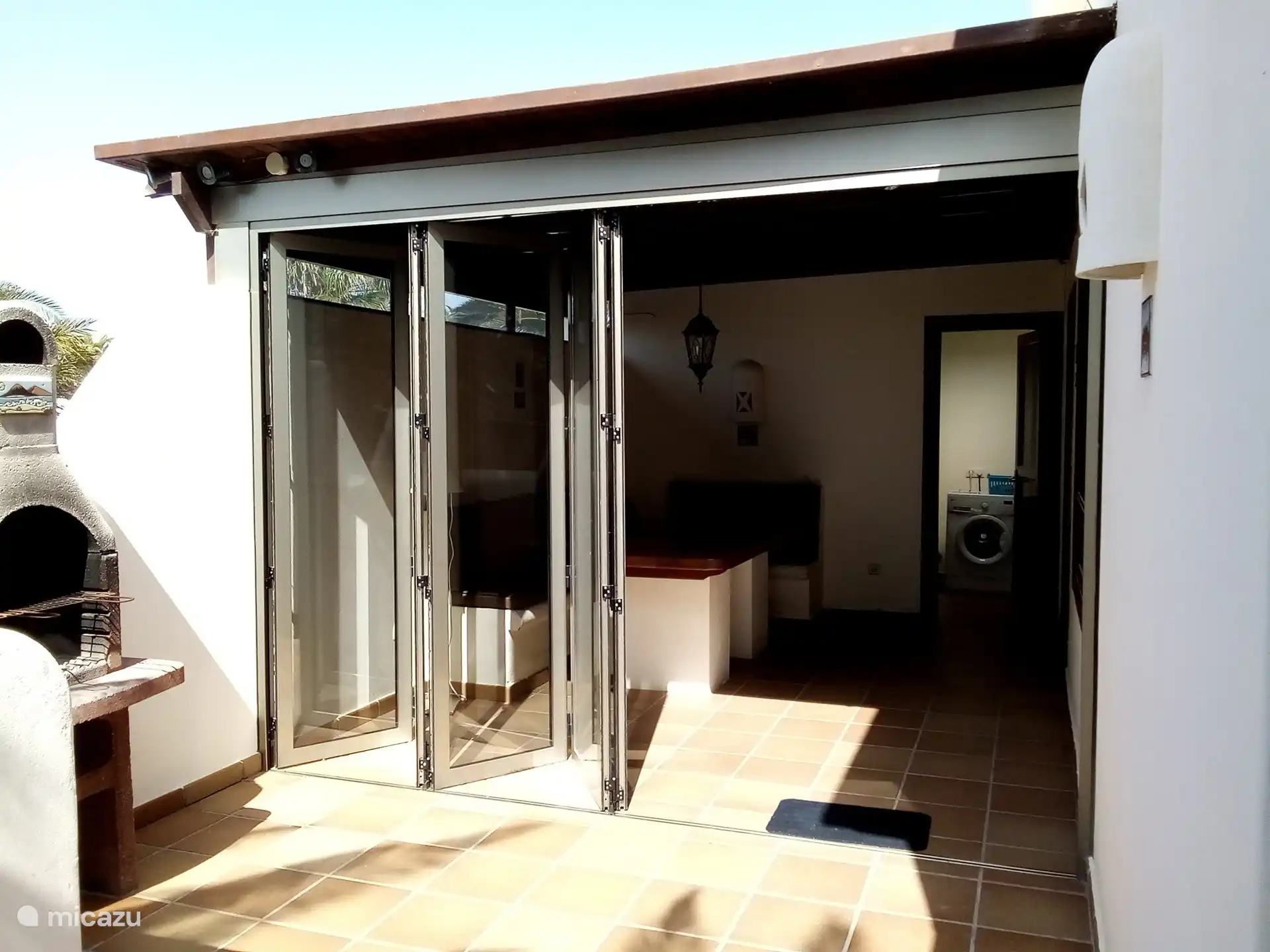 In addition to a nice garden set, there is also a stone barbecue on the terrace. 