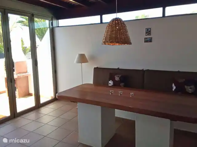 Villa Graciosa en España, Lanzarote, Playa Blanca - villa Bonita sala de estar con puertas correderas