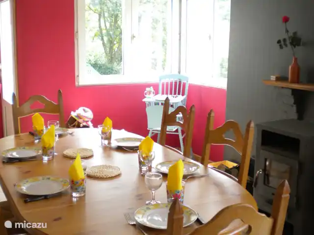 Le Chênelierre  | Belgique, Ardennes, Manhay - maison de vacances Coin salle à manger avec poêle à pellets