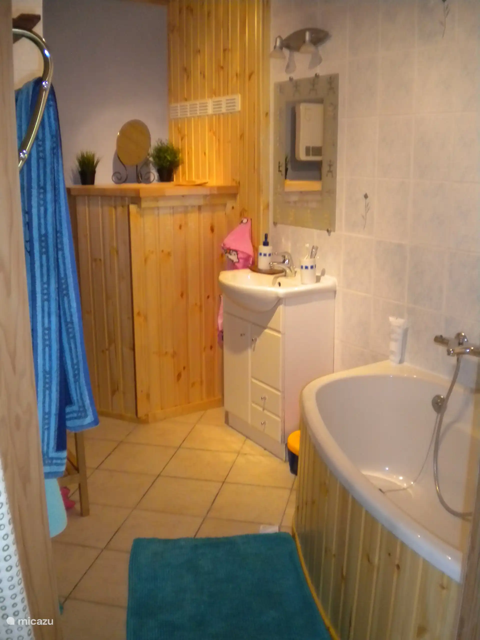 Baño con ducha y bañera