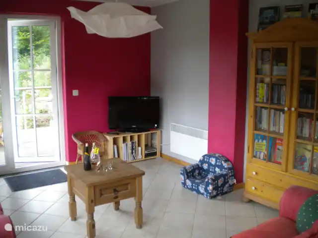 Le Chênelierre  | Belgique, Ardennes, Manhay - maison de vacances Salon avec bibliothèque et DVD
