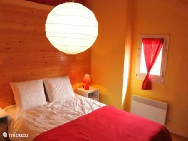 Le Chênelierre  | Belgique, Ardennes, Manhay - maison de vacances Chambre lit double et lit bébé à l'étage