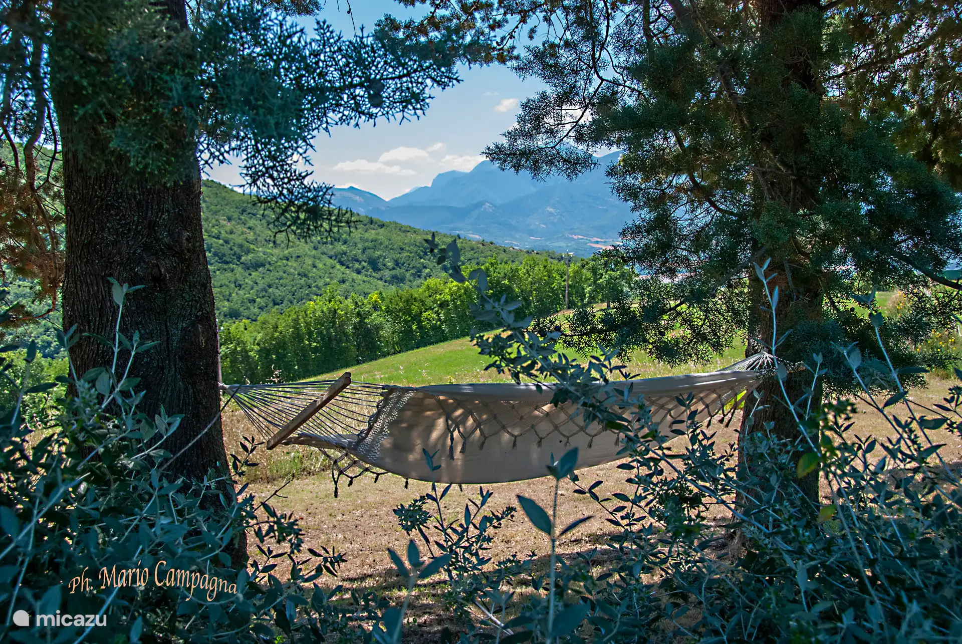 ENTSPANNEN SIE SICH IM GARTEN MIT BLICK AUF DIE UMGEBUNG