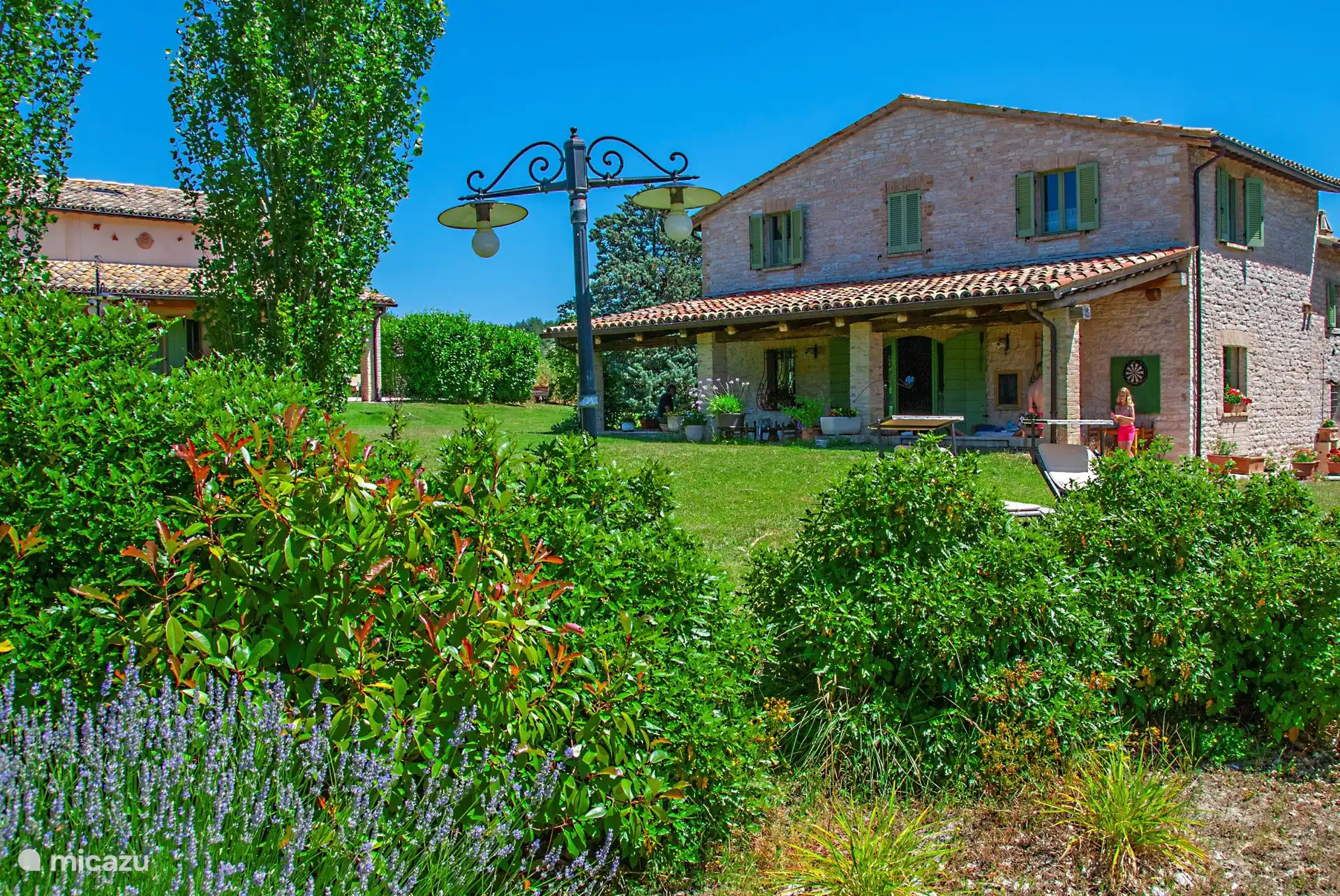GENIESSEN SIE DEN GARTEN UND DIE VERANDA