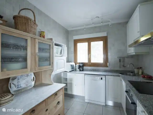 Villa Benitachell | Espagne, Costa Blanca, Benitachell - villa La cuisine est équipée d’un réfrigérateur, d’un four et de plaques électriques.