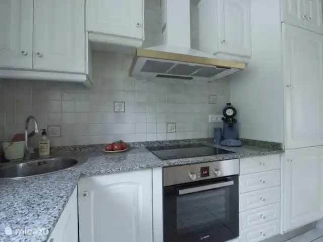 Villa Benitachell | Espagne, Costa Blanca, Benitachell - villa La cuisine est équipée d’un réfrigérateur, d’un four et de plaques électriques.