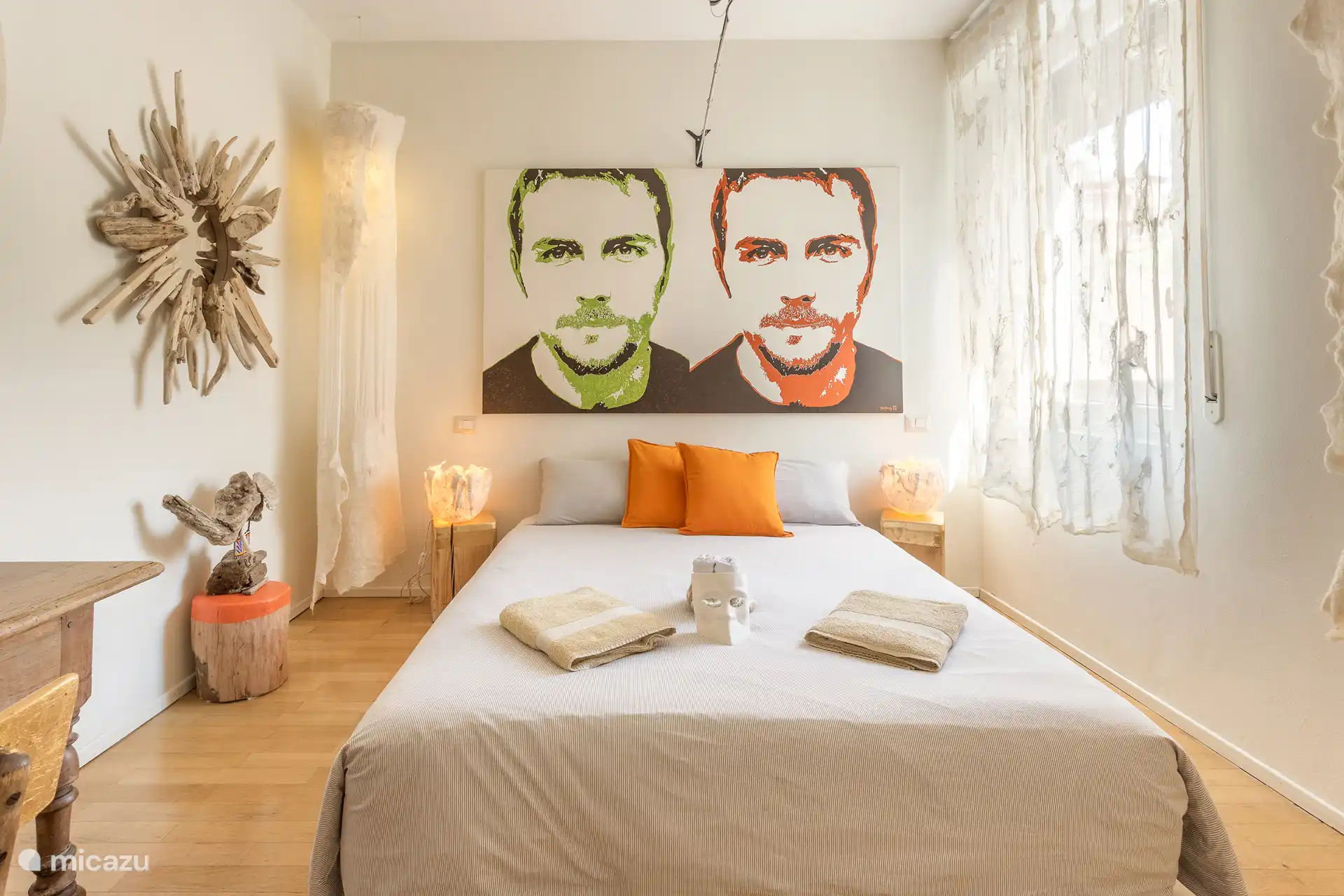 Dormitorio principal Giò con baño privado. Equipado con un gran ventilador.