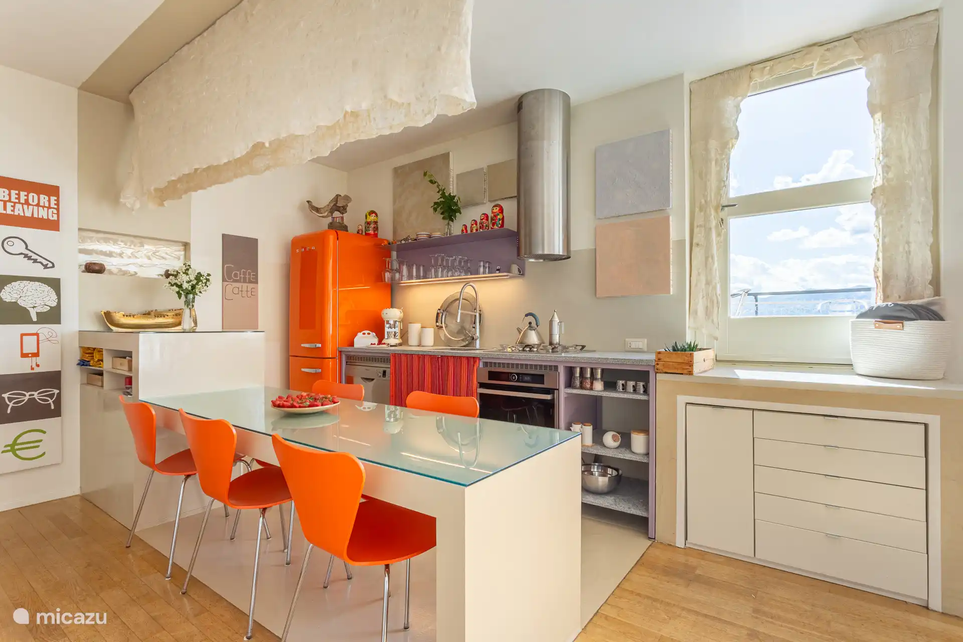 Gloednieuwe keuken uit 2026 met ergonomisch ontwerp en directe toegang tot het terras, waarbij comfort, functionaliteit en naadloos binnen-buiten wonen worden gecombineerd.