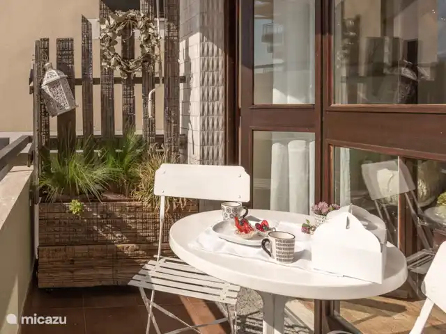 Appartement d’artiste avec vue sur le lac | Italie, Lad Majeur, Ispra - appartement Balcon avec vue sur le lac, accessible depuis le salon.