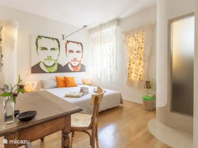 Appartement d’artiste avec vue sur le lac | Italie, Lad Majeur, Ispra - appartement Chambre principale Giò avec salle de bain privée.  Equipé d’un grand ventilateur.